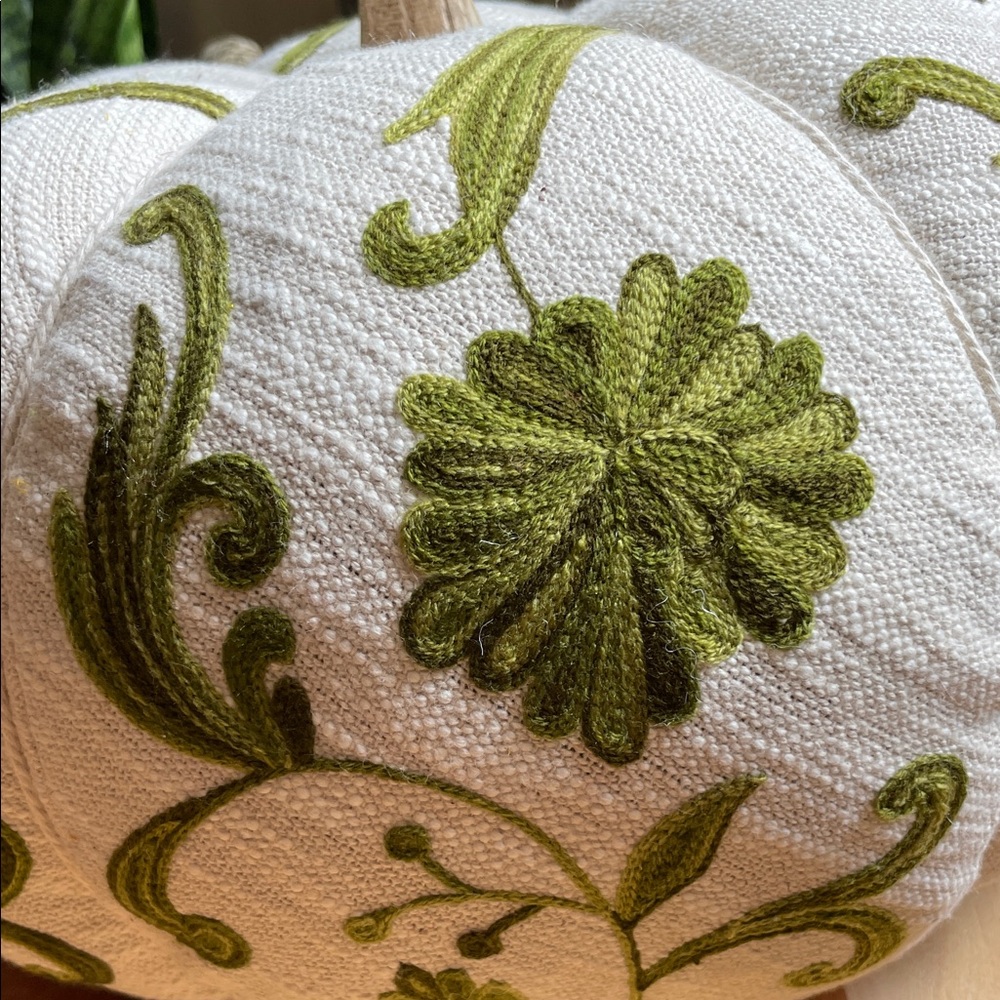 πBeautifully Crafted Embroidered Green and Cream Decorative Pumpkin-large - Picture 9 of 13